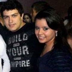 Sou como você me vê. Posso ser leve como uma brisa ou forte como uma ventania, depende de quando e como você me vê passar.. Gostou, me siga!