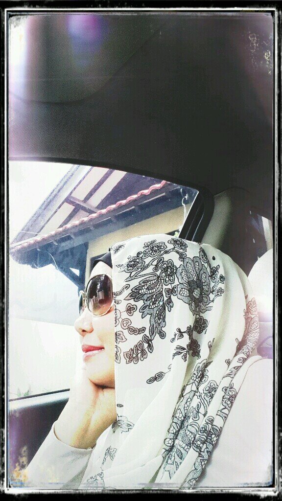 I am just simple wife n mom,and simple person to everyone,just trying to be better person for everyone...amin