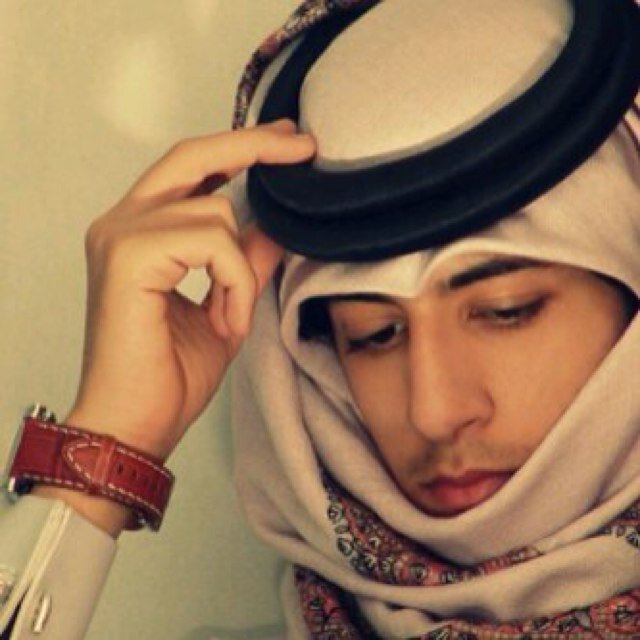 تغريداتي على حسب جوي ،حزن،وحب،وإسلاميه،ونكت ،وشطحات،وذا دليل ماعندي سالفه بس تابعوني فيه مربع اسفل ع اليمين مكتوب فيه (تابع) اضغط عليه لين يصير ازرق وشكراً