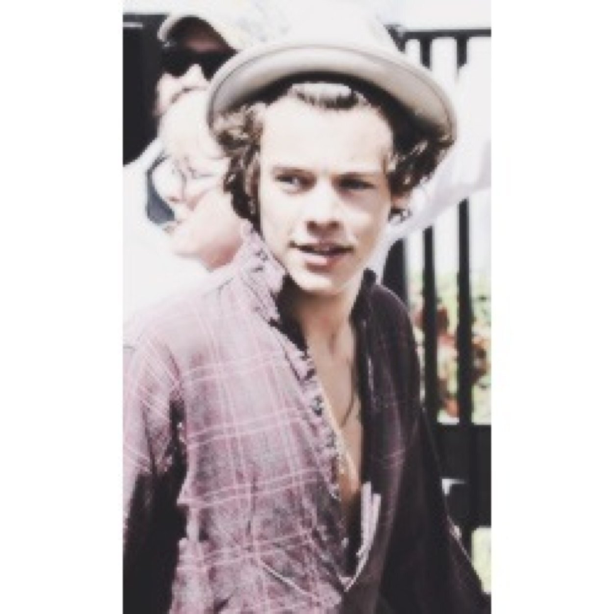 ♡ maybe if i put my twitter link in my bio harry will date me ♡