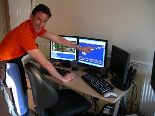 Self sufficient Independent Forex Trader/Automated strategies are my spceciality,  based in london, amateur guitar player!