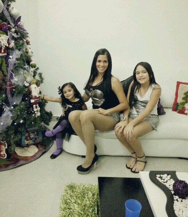 Sencilla, sincera, amante de la vida, enamoradisima de mis hijas.. Luchadora y optimista