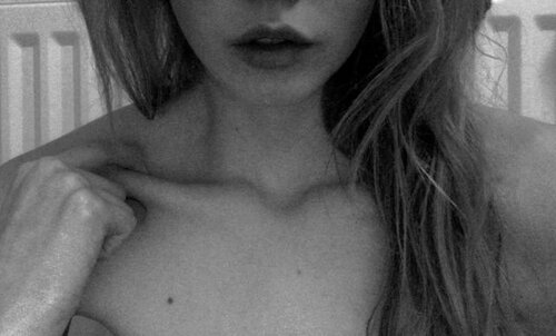 Fuck_Sadness_'s profile picture. Mi cuadro psicológico no es bipolar como todas las estúpidas ovulando, el mío es suicida. //¿Piensas que haya no pasa lo qué pasa aquí? Si quieres lo intentamos