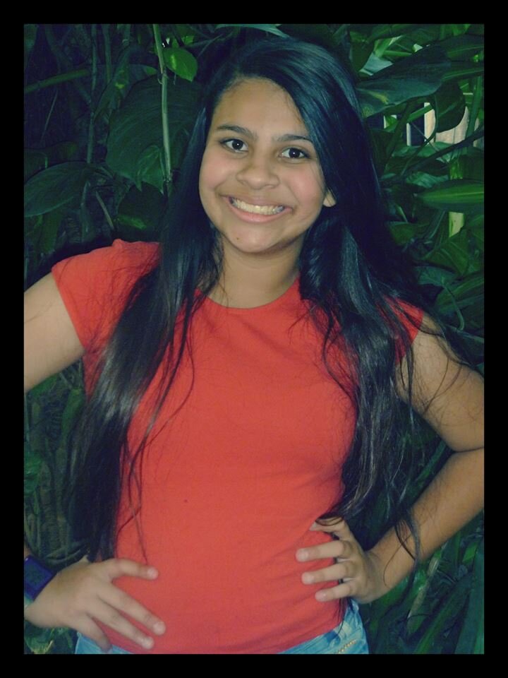 Deus|Família|Música|Amigos.

Directioner|Lovatic|Smiler|Swiftie.