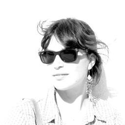 Chargée de productions et d'édition chez Alpha Productions