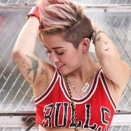 Boybands_addict's profile picture. follow @bizzledonut she follows back :)