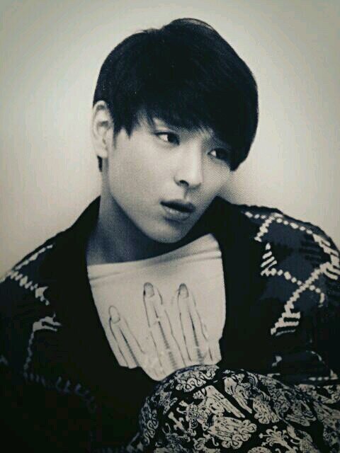 {V} @paradiseSCH_RP• sexy guitarist of FTisland•90L•Im kind but rough on bed ;)