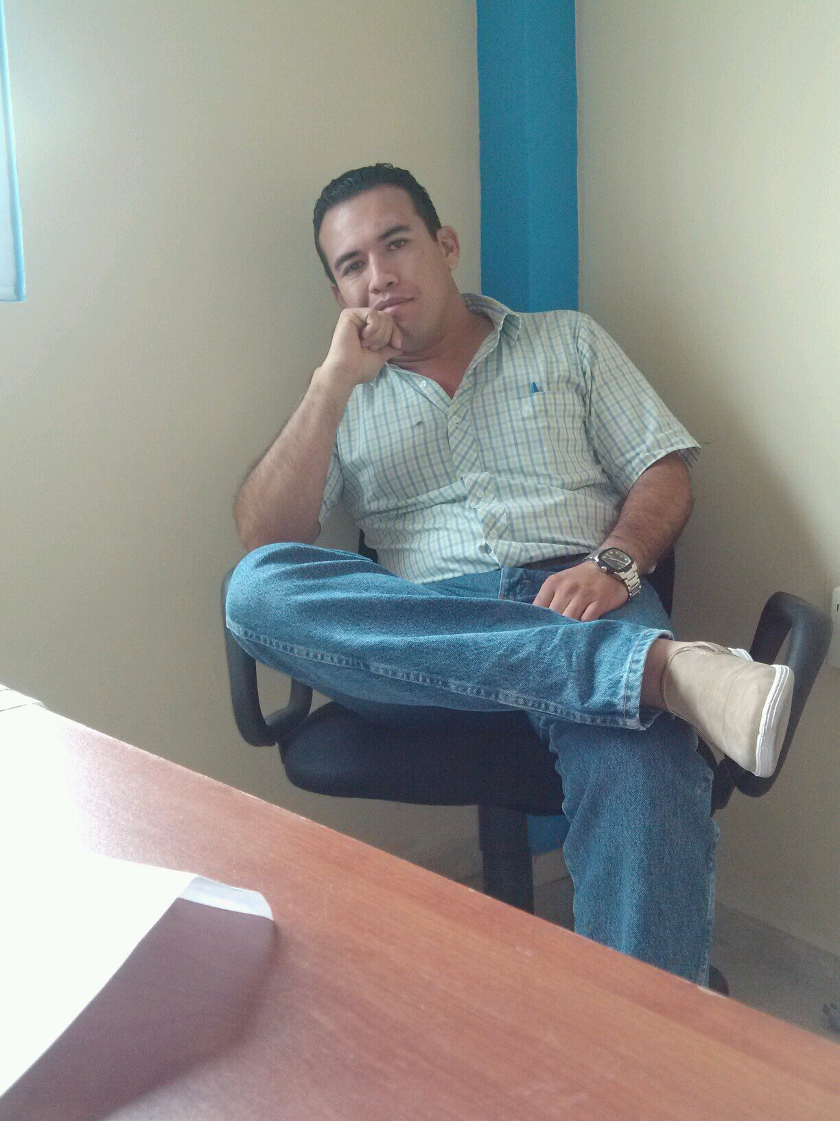 Tabasqueño, Quimico de profesion pero constructor por pasion; felizmente casado, falible pero se mejorar