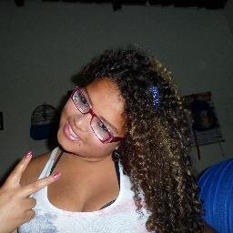 amomusica,chocolate,signos,eu gosto de escolhe minha famly (amigos)... existempessoas3D eu sou L3(love,linda,louca) tenho14anos faço en..fundam..