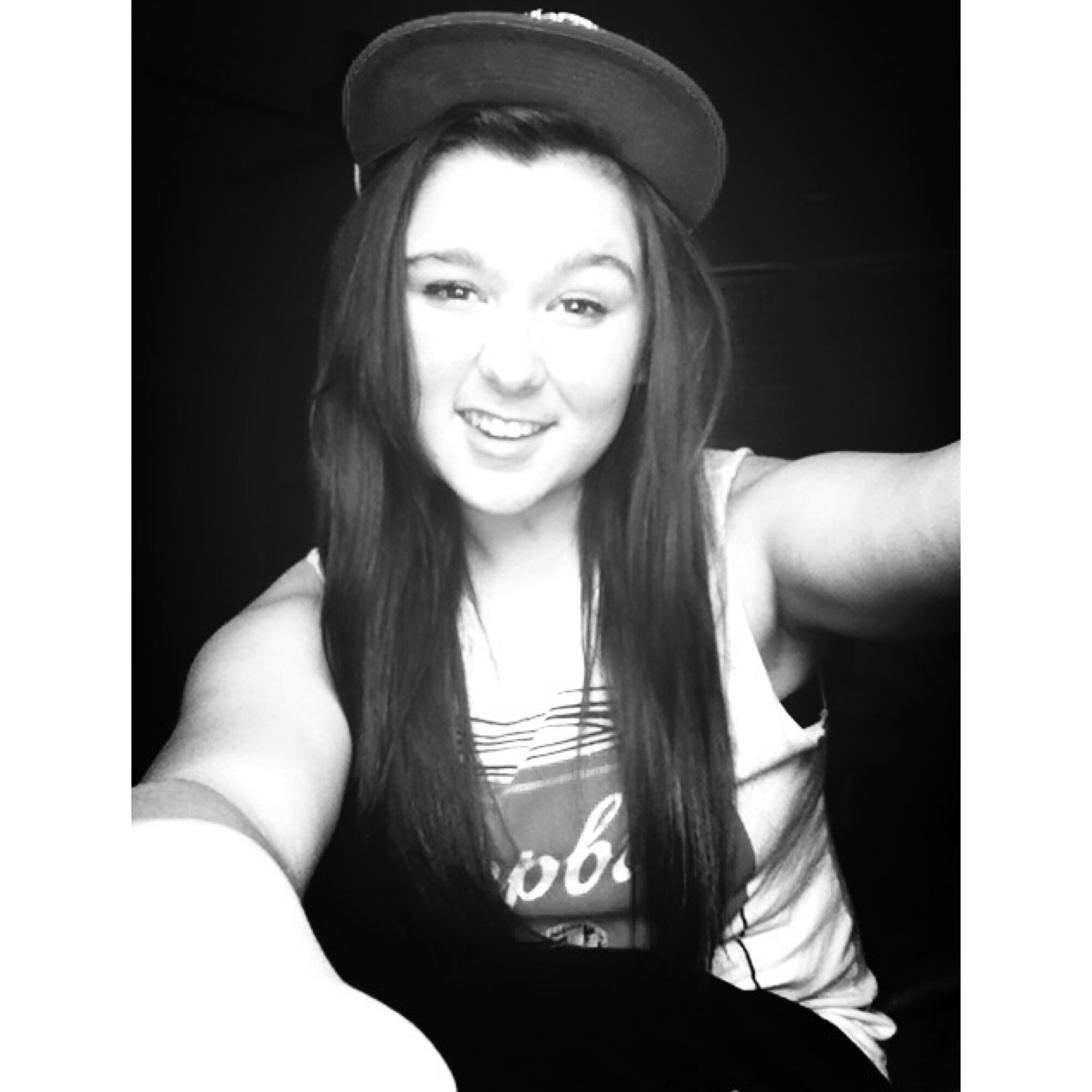 19; graduate; horror movie freak; living life with no regrets.