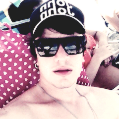Uns dizem ser loucura, eu prefiro chamar de amor. Desde: 10/04/11