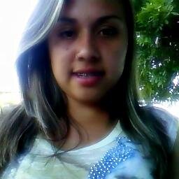 - O Twitter me pergunta o que estou fazendo, o Facebook no que tô pensando e o Foursquare onde estou. Me sinto namorando.