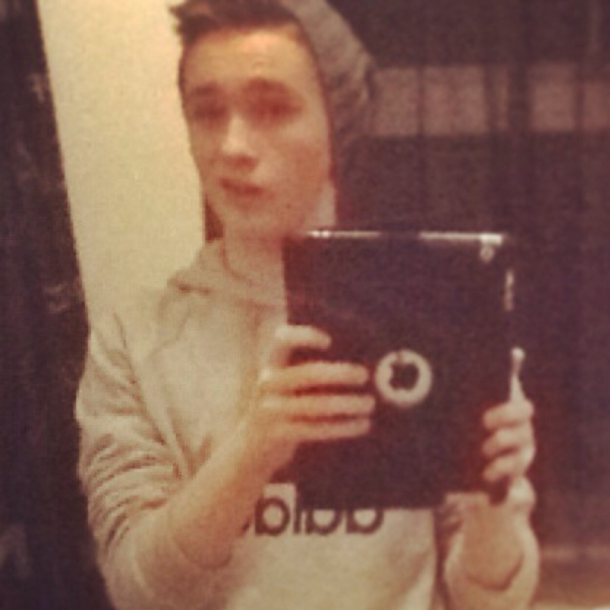 Hey people im conor ,follow me i swear i follow back :)i love bfmv ,ac⚡dc, peirce the veil, bon jovi , all time low ,avenged seven fold