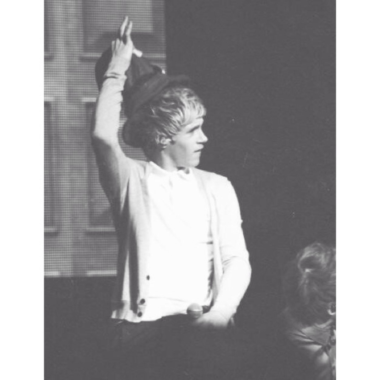 please follow @ireIandharry thanks x