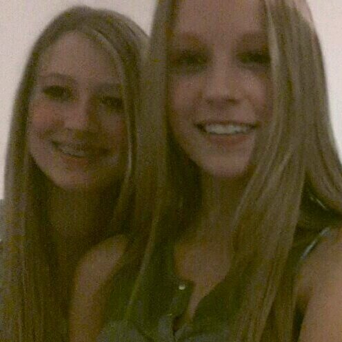 ik kan huilen en lachen met jou schattie bedankt voor alles xkim♥/ik hou van jou lieverd! samen is sterker dan 1 x roos /L2E/tornado mb1//
