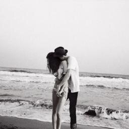 The perfect relationships are the ones that you aren't afraid to act yourself in.