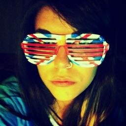 lauramacdaleno's profile picture. Tengo un problema con la vida, no se si entro o si salgo