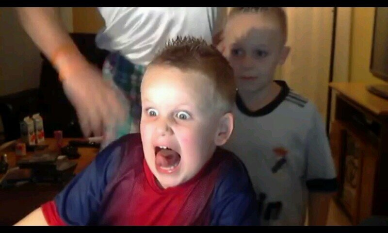 NIET de echte Jamie en Neo. De 2 grootste bazen van deze wereld. De 2 zonen van de beste commentator van NL. #JamieEnNeoZijnBaas #NeoEnJamieZijnBaas