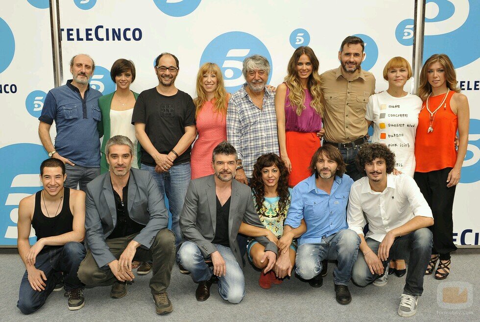 Cuenta dedicada a la mejor serie LA QUE SE AVECINA los mejores actores que nos hacen reir OS QUEREMOS.
