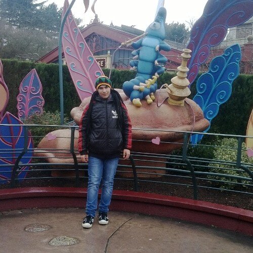 enzobat57's profile picture. Pourquoi ce demander pourquoi et ce poser autant de question....et là tu te dis pourquoi  je continue a lire ça....alors tu te poses trop de question...drogue3