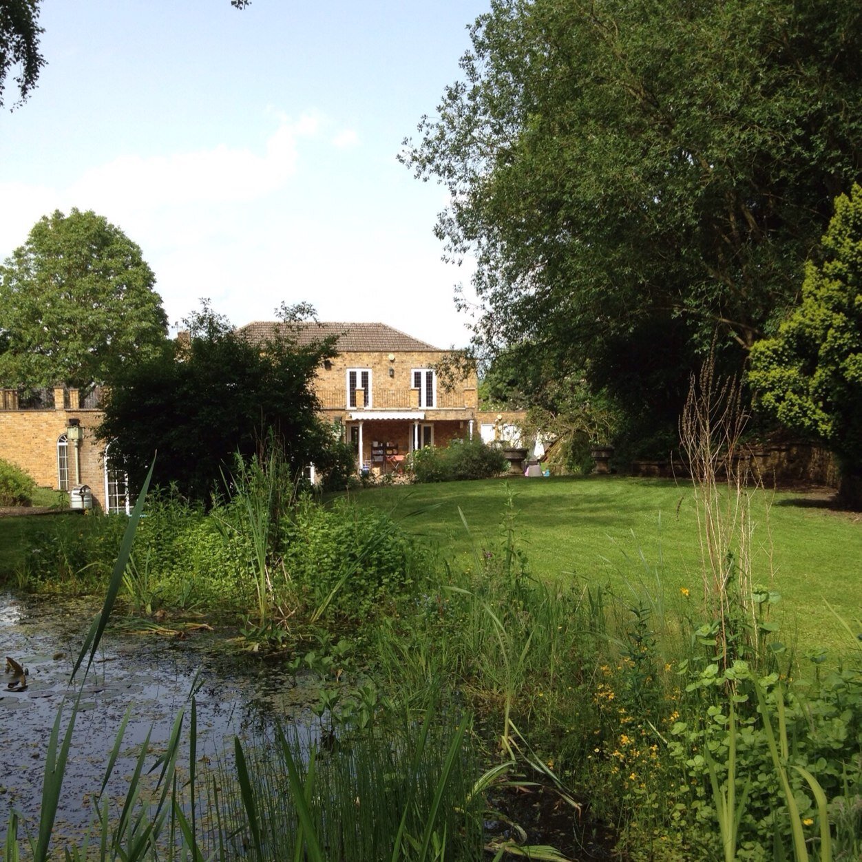 IdyllicBadby's profile picture. Luxury B&B with heated indoor pool and spa, in Badby, in the heart of rural England. AA 2014 Friendliest B&B finalist.