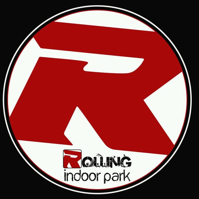 Pista de patinaje en línea cubierta, skatepark, tienda especializada, bar-cafeteria, alquiler patines, aparcamientos. 4000 metros para disfrutar y darlo todo