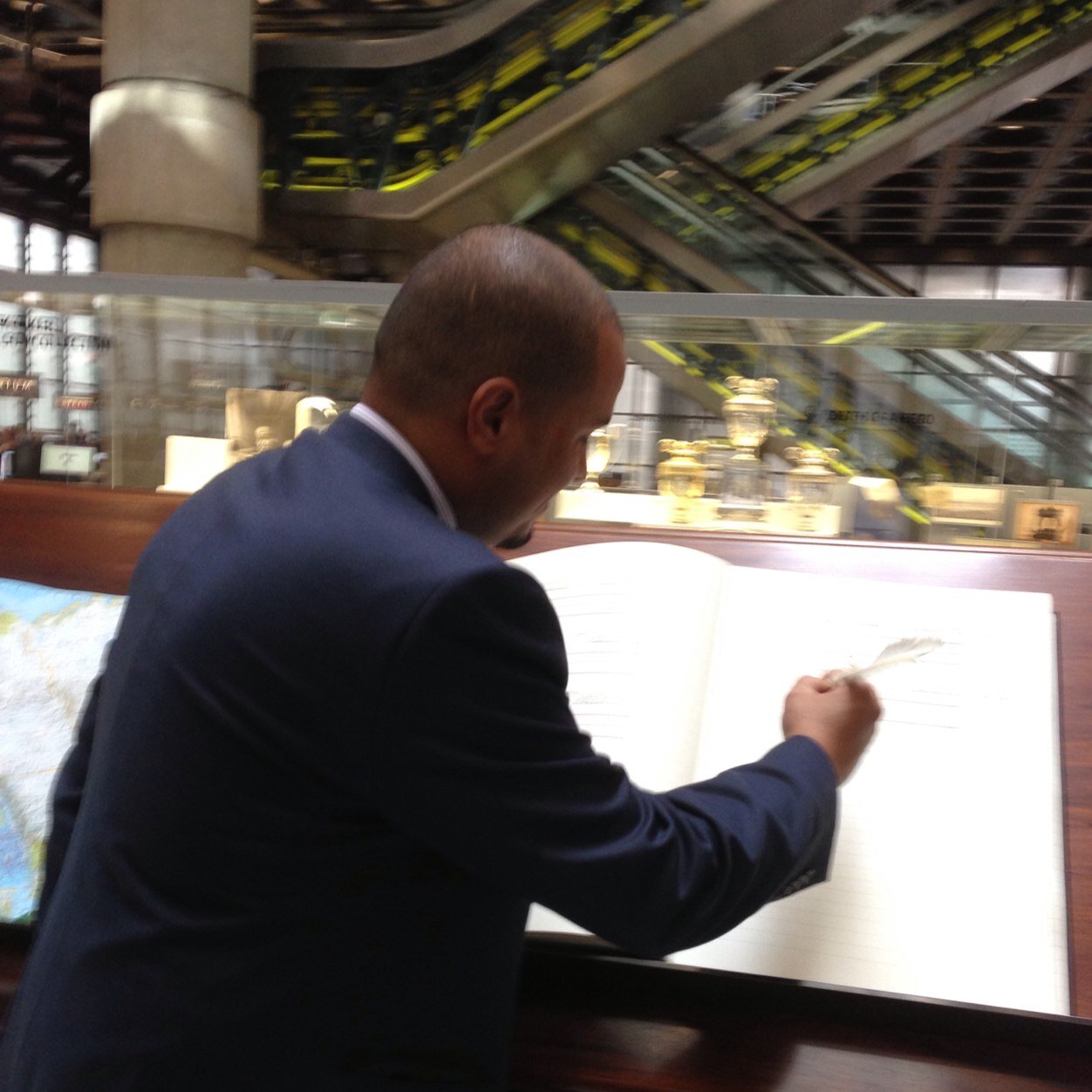 MMUTTARDI's profile picture. رغم التطور والحرية والحداثة ...فالجنة ليست في الغرب