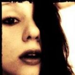 O silêncio é o choro mais alto de uma garota.'' — Demi Lovato :3
