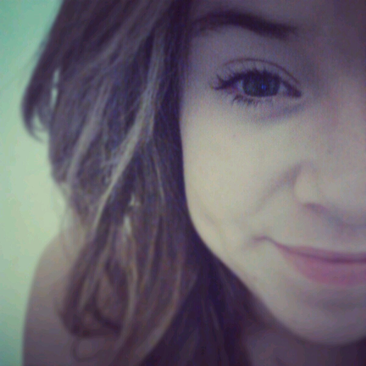 Follow me..ill follow back♥