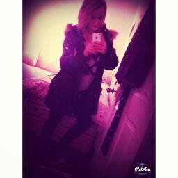 Love horses, swimming and going out with mates! Follow me, I follow backk :)33