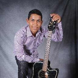amo tocar e cantar   3   :p