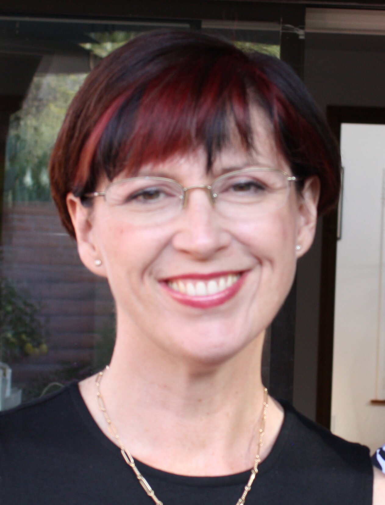Recovering attorney. Writer and lover of historical fiction. Author of the Edwardian Ursula Marlow Mystery series.