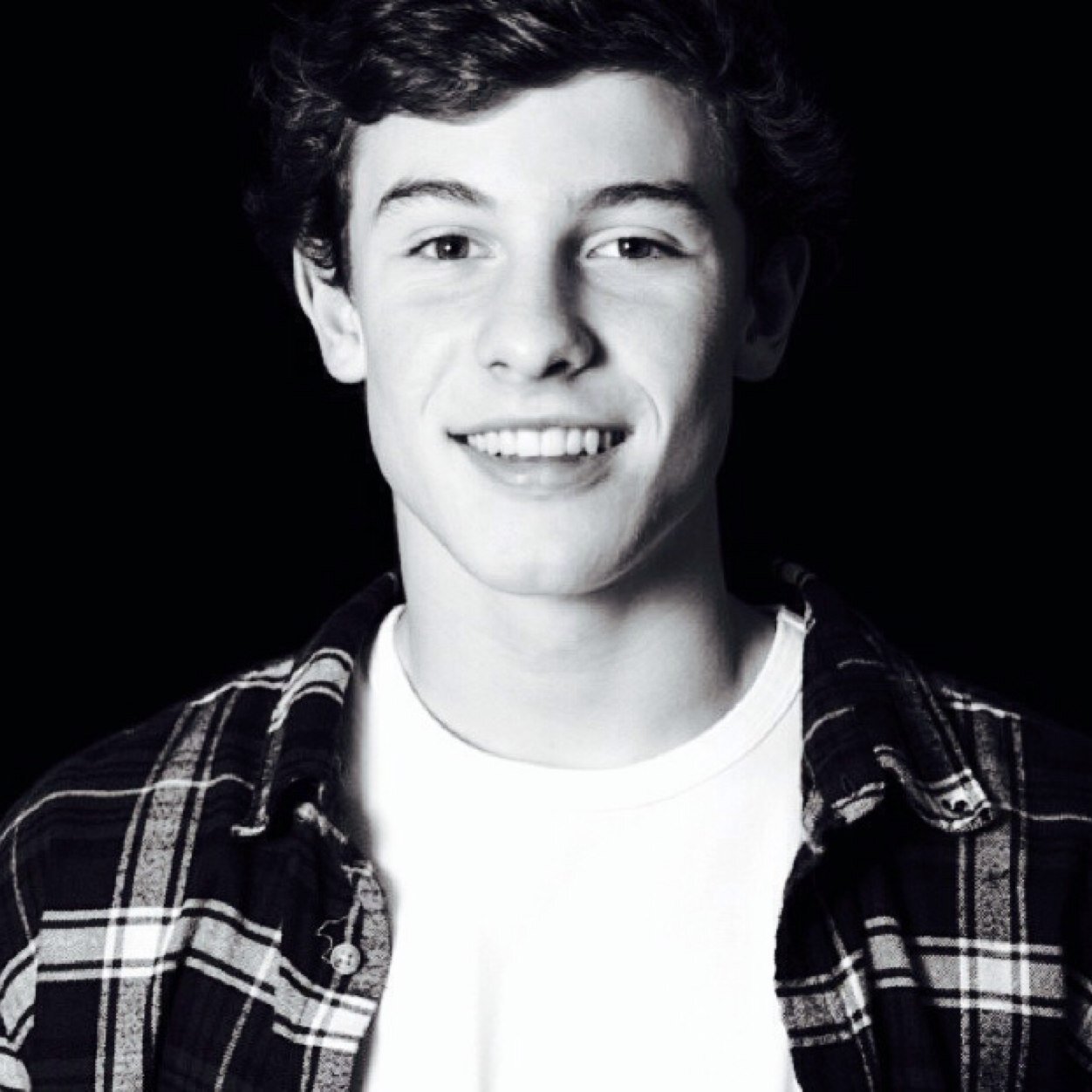 SHAWN MEDES VOICE IS AMAZING IM OBSSED ❤️ MAGCON BOYS ARE MY LIFE ❤️ 1/4 5sos ❤️ ASHTON ❤️
