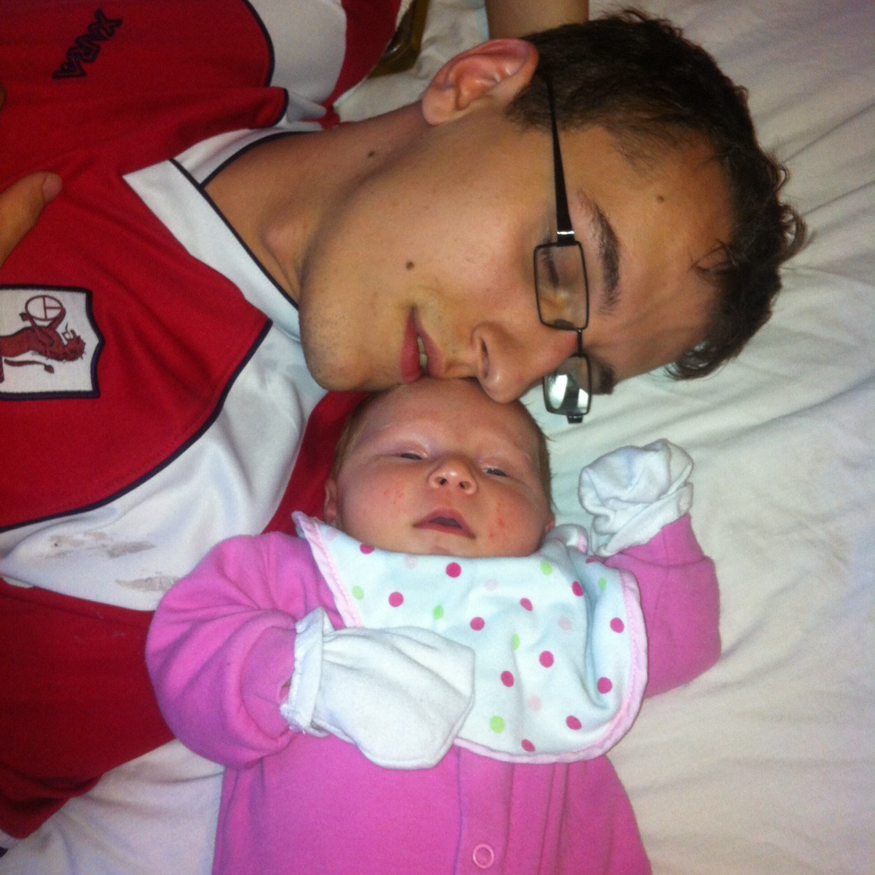awryt name tony aka mantana ;) am a capet fitter love my job an love ma family susan an sophie ma wee star xxx