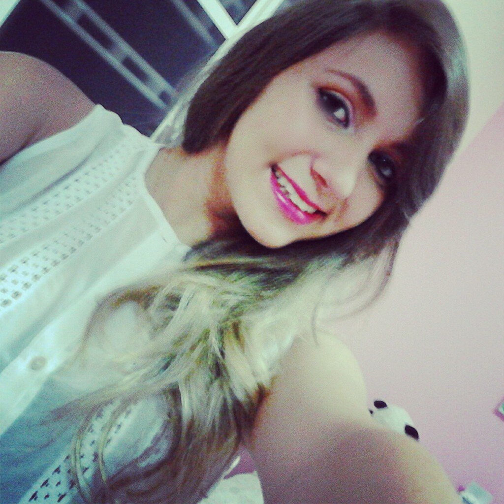 (...) E mesmo distante de Deus, eu sinto que Ele abençoa a gente.