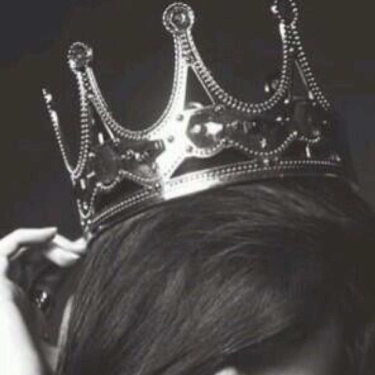 just a lady who loves perfection..... Care less, smile more. .