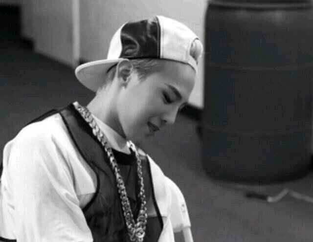 ทวิตตามอารมณ์เป็น อวพ. ทำเหมือนไม่ชอบทูเอ็นแต่จริงๆกูรักมาก YG STAN