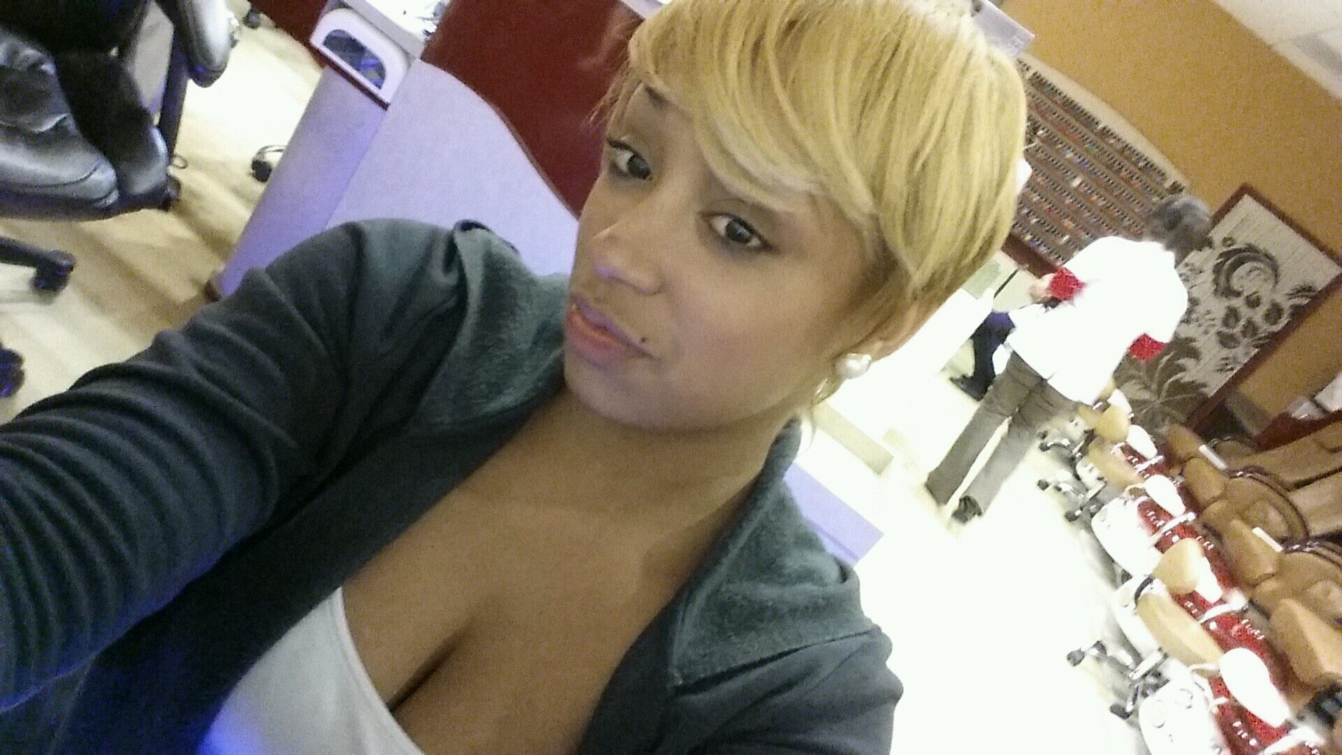GodFirst Mother of 2, well educated woman. #teamsag