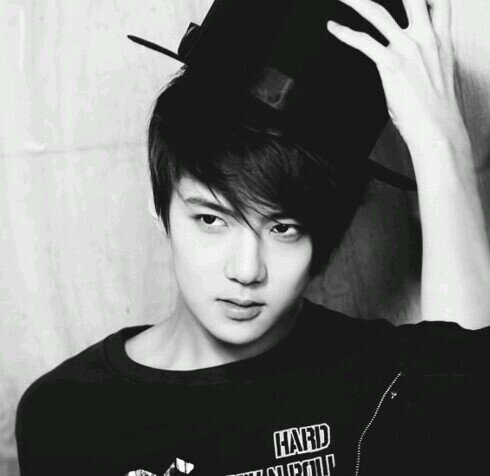 Follow @KimJoonMyeow  instead of this acc…