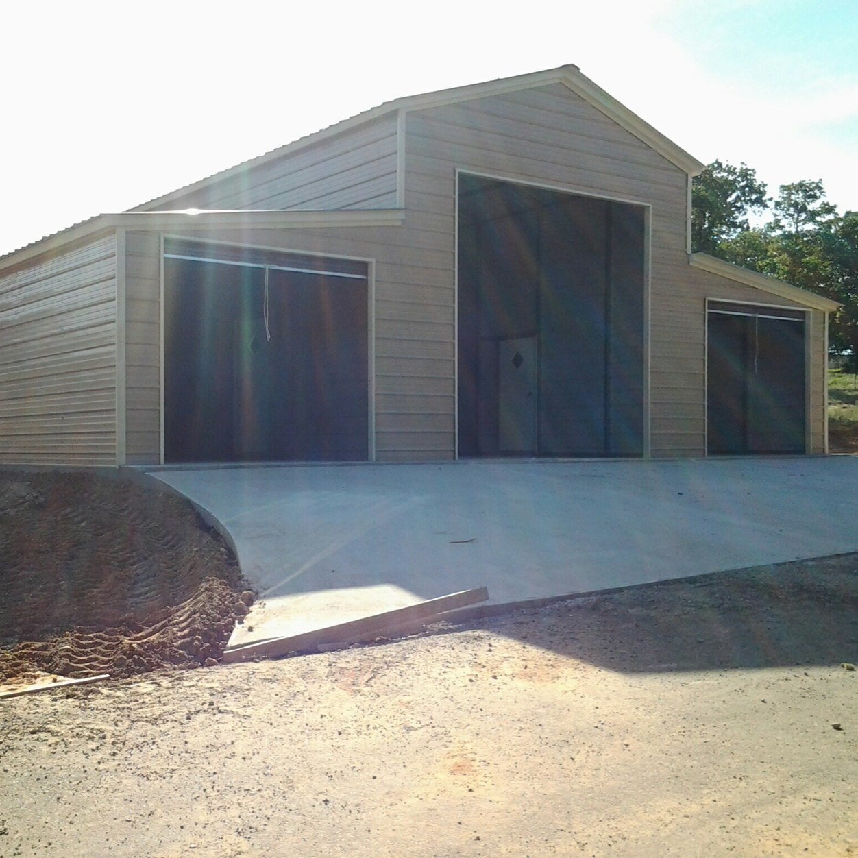 We're proud to offer the best Quality carports, garages, barns & buildings. We offer Customer Service, Quality and Great prices.
