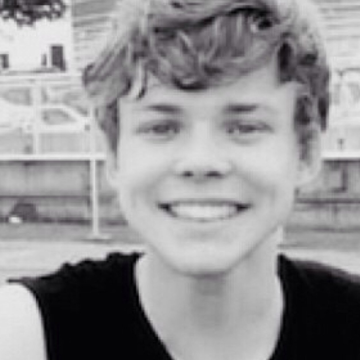 Follow @squidclifford and @frondclifford please! (: ask for a follow back x