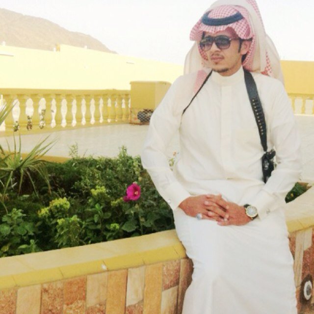 ​ٌ ﺑ/Ɔ̠  .. 


     وشخص همهہ ، سعادتي 
    انا لهہ ιلناس و ιلدنيا بكبرها.

‏​​​