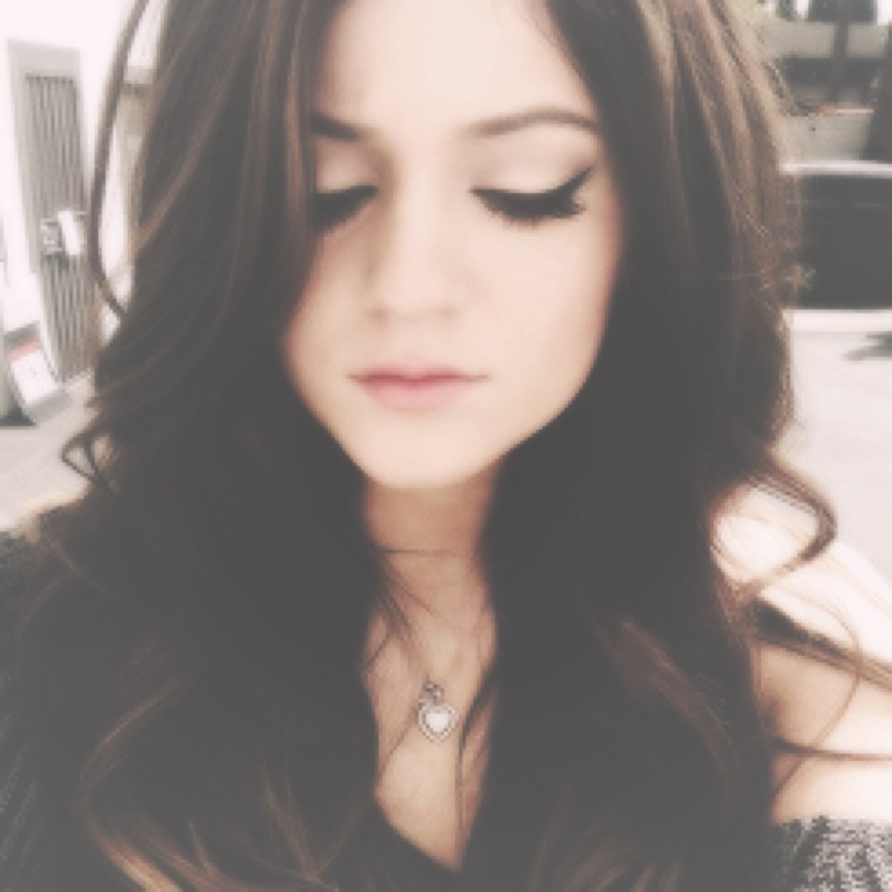 ElsieLyneMU's profile picture. over a year is a really long time, but it's also enough time to let go.