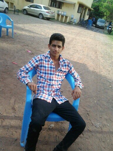 LoVe MaKeS lIFe AlIvE...