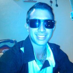 100% caracaquista.! jodedor y amante de la vida y sobretodo de mi familia..!!
Sigueme & te sigo!!!