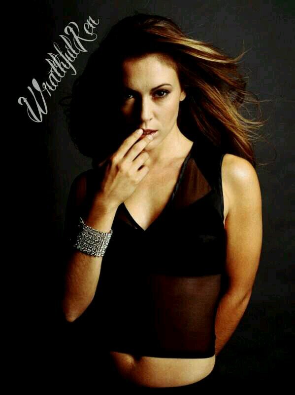 Sarcastic, snide, and bitchy. The bonded mate, and Fianceè of @ErebusBlack 1/2/14 #BDFDarling 18+ RP account