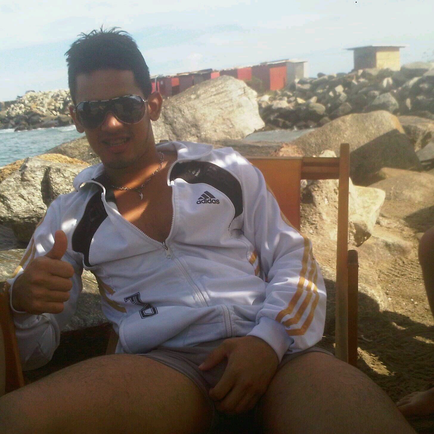 LuiGyGiuffre's profile picture. Zurdo,Cheff Cantante,Musico Estudiante d Derecho, Comico,Actor Porno,Locutor, Pianista Y Psicologo!Todo eso M Gustaria Ser Pero x ahora Solo Soy 1 Chico Normal