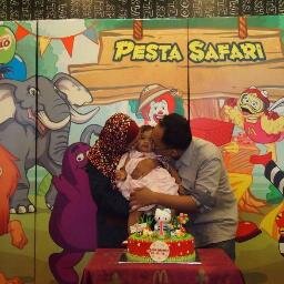 pencinta hello kittyIIwarna merahIImenjadi istri dan momy terbaik