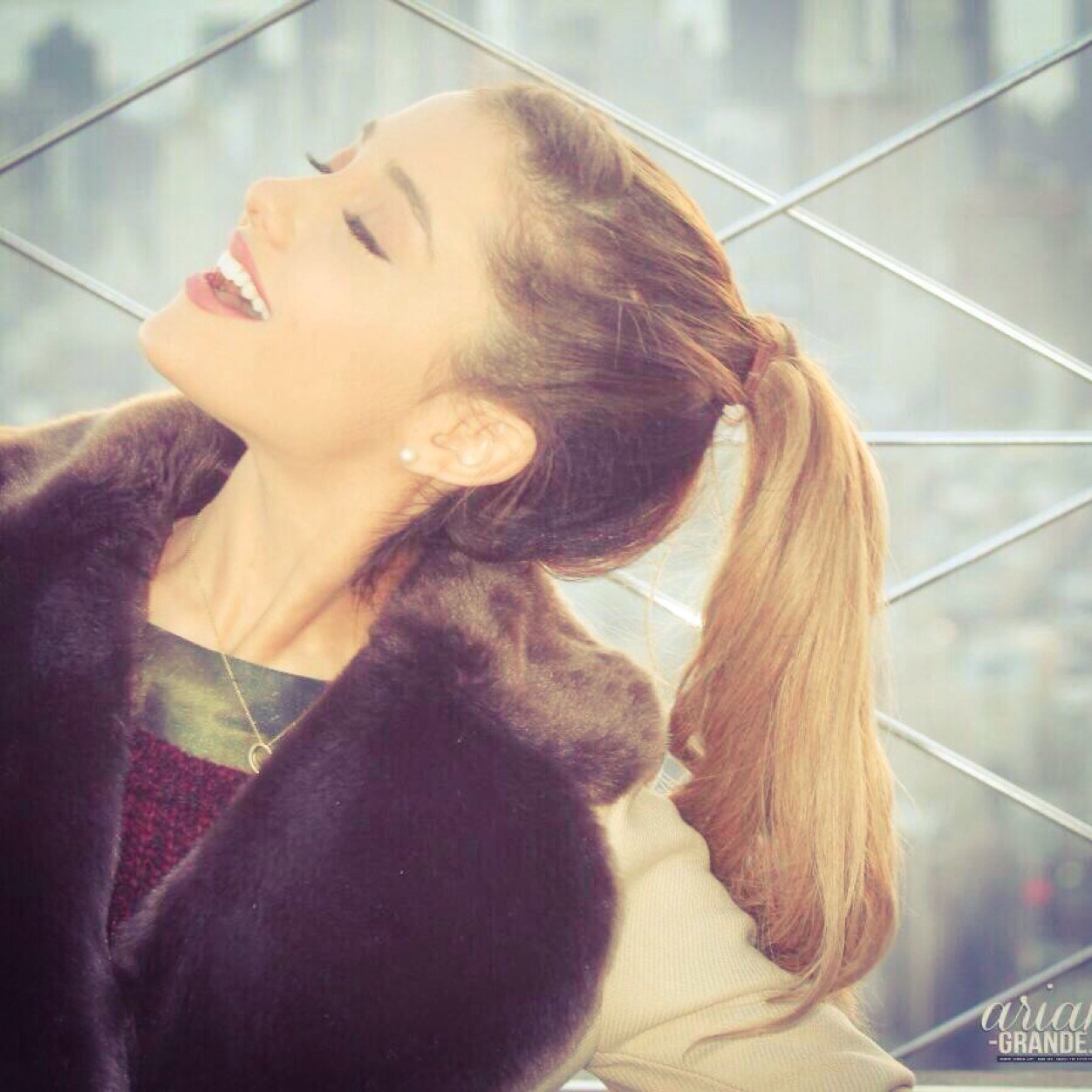 You just got a free follow! Follow @arianagrandizzl please ily