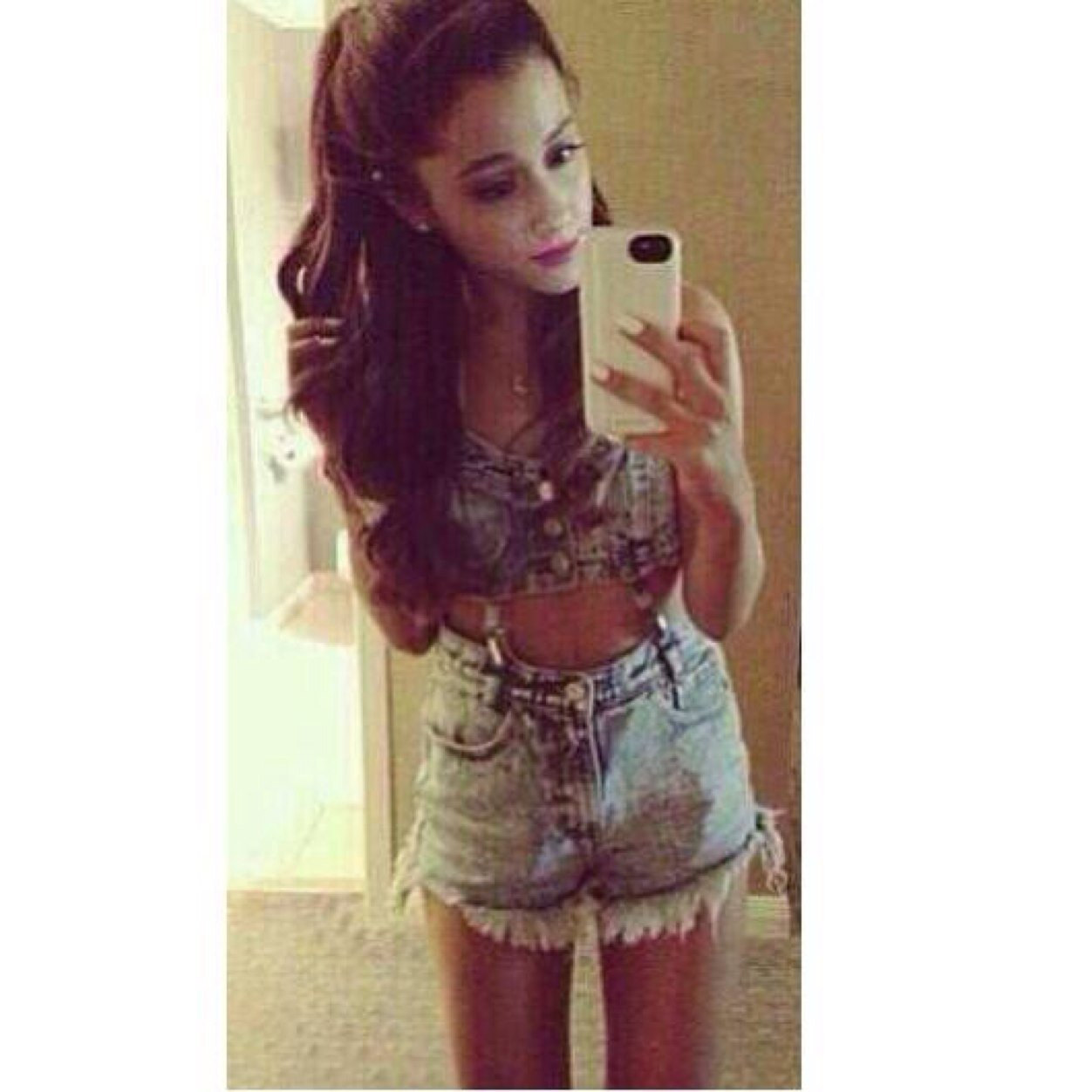 FakingGrcnde's profile picture. 